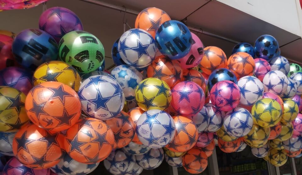 70 GR ÇİZGİLİ PLASTİK TOP KL.500