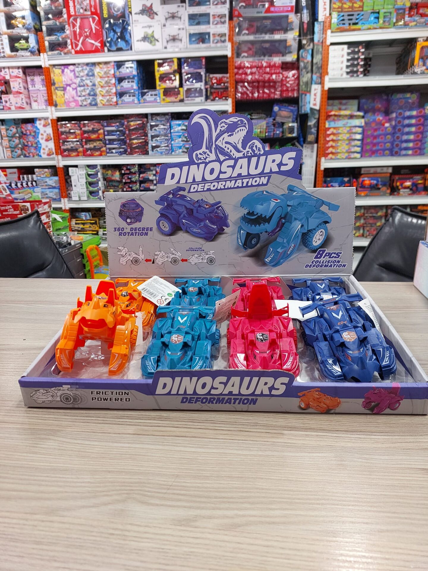 DİSPLAYDE DİNOSAURS ROBOT ARABA PK:8 KL.144